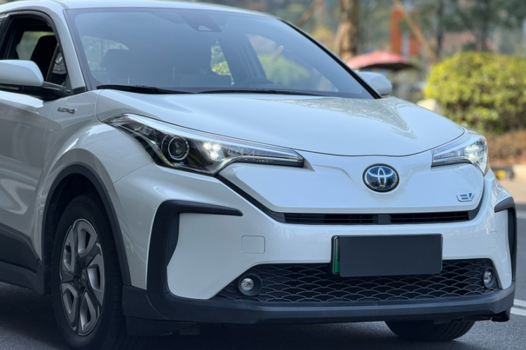 Toyota C-HR EV 2021 изображение автомобиля #3