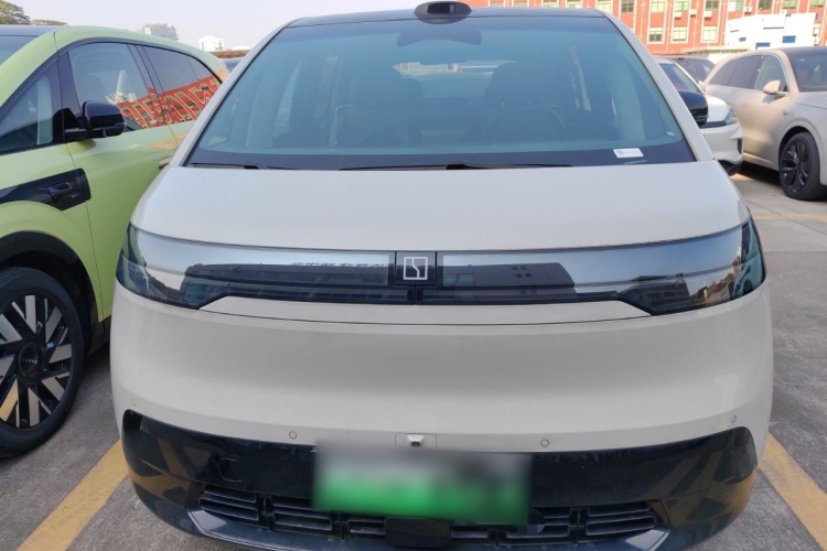 极氪 极氪MIX 2024 汽车图片 #3