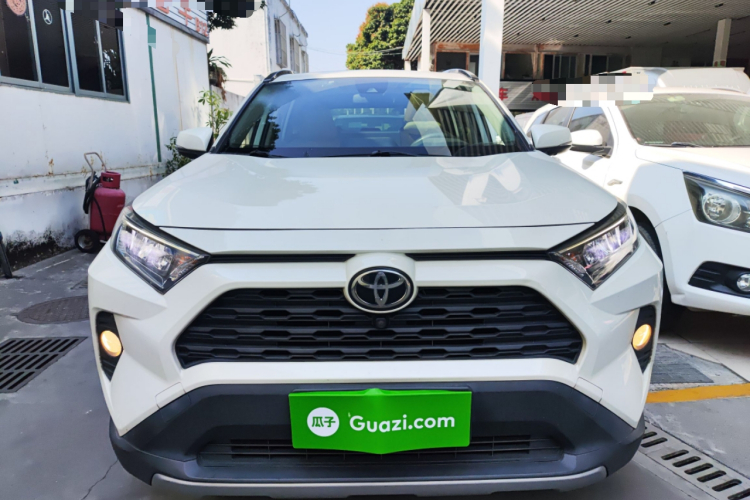 Toyota RAV4 2020 car image #3