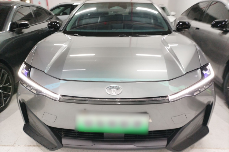 Toyota bZ3 2023 صورة سيارة #3