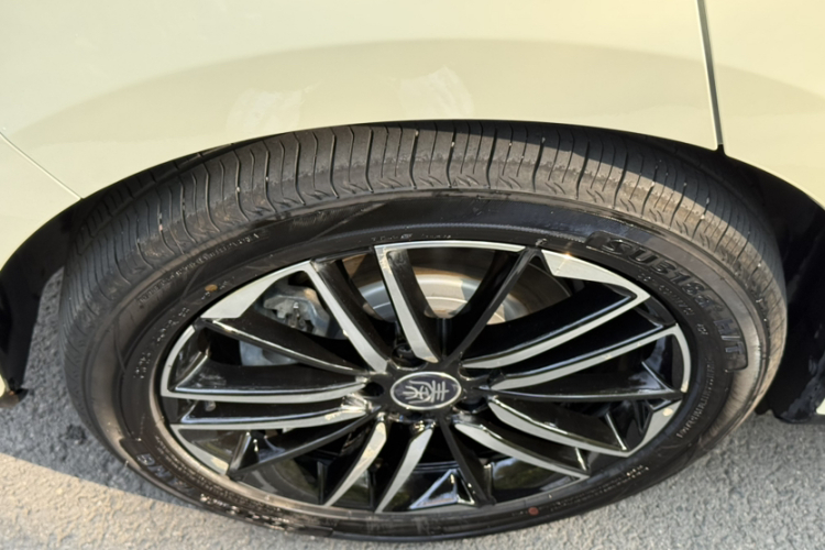 BYD Qin L 2025 car image #3