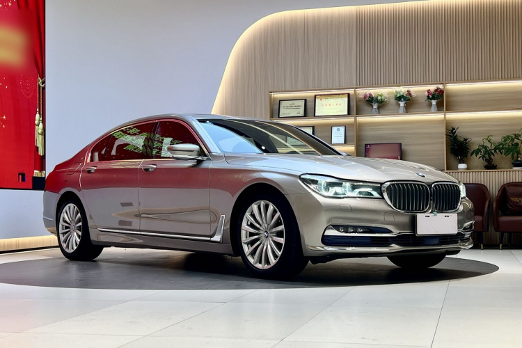 BMW 7 Series 2018 car image #3