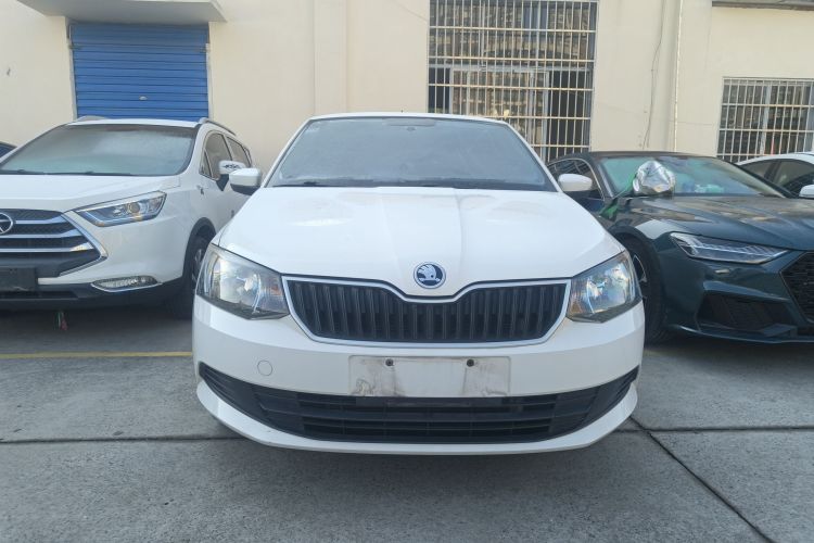 Skoda Fabia 2018 car image #3