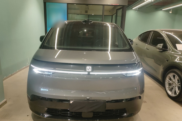 极氪 极氪MIX 2024 汽车图片 #3