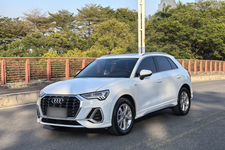 Audi Q3 2019 car image #3