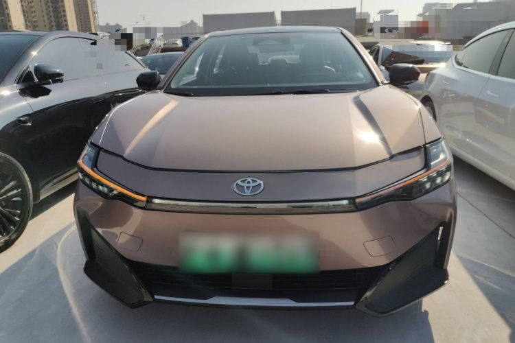 Toyota bZ3 2023 صورة سيارة #3