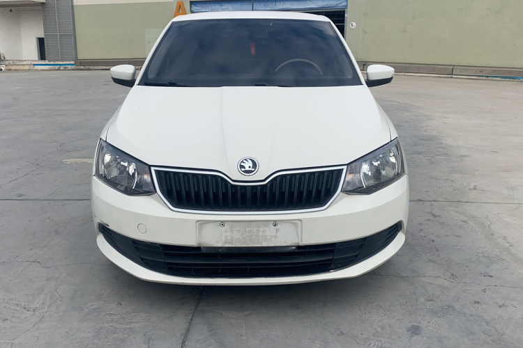 Skoda Fabia 2019 car image #3