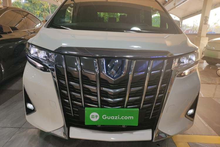 Toyota Alphard 2022 car image #3