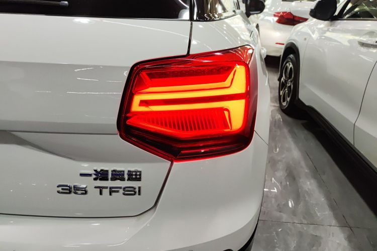 2020 immagine di auto #3