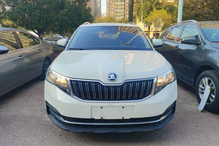 Skoda Kamiq 2020 car image #3