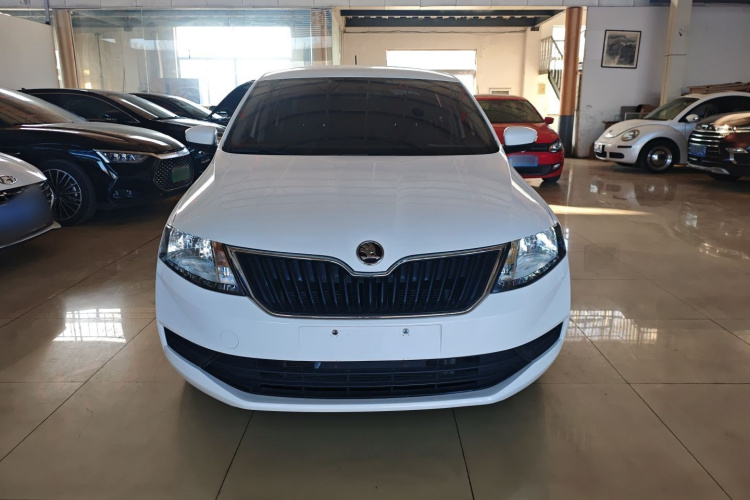 Skoda Rapid 2019 car image #3