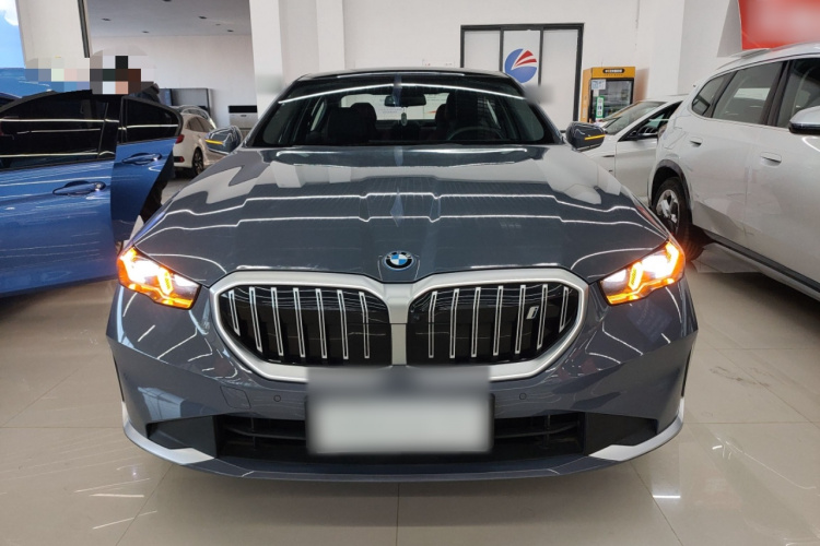 BMW i5 2025 car image #3