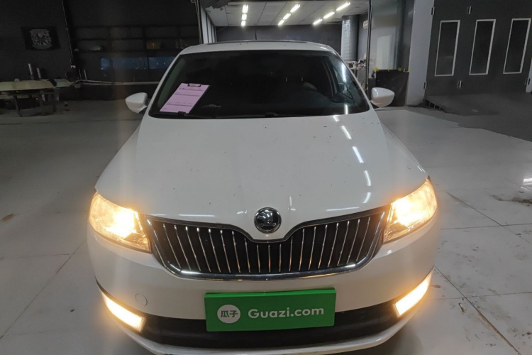 Skoda Rapid Spaceback 2016 car image #3