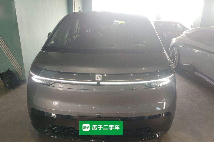 极氪 极氪MIX 2024 汽车图片 #3