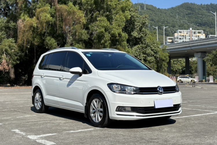 Volkswagen Touran 2019 #3 Volkswagen Touran 2019 car image #3