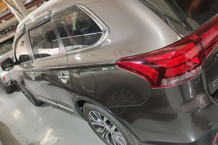 劳斯莱斯 欧蓝德 2017 汽车图片 #3