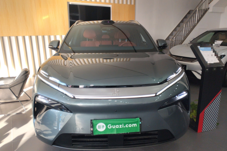 BYD Tang L 2025 immagine di auto #3