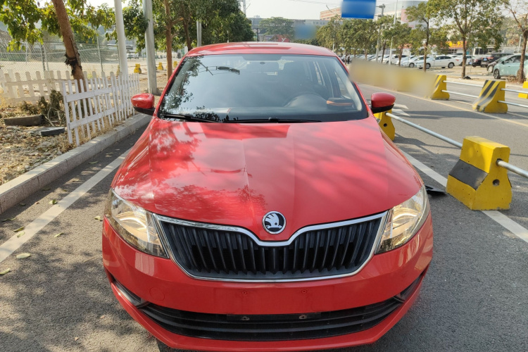 Skoda Rapid Spaceback 2018 car image #3