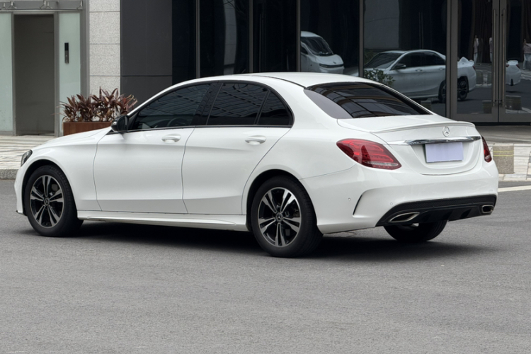 Mercedes-Benz C Class 2018 car image #3