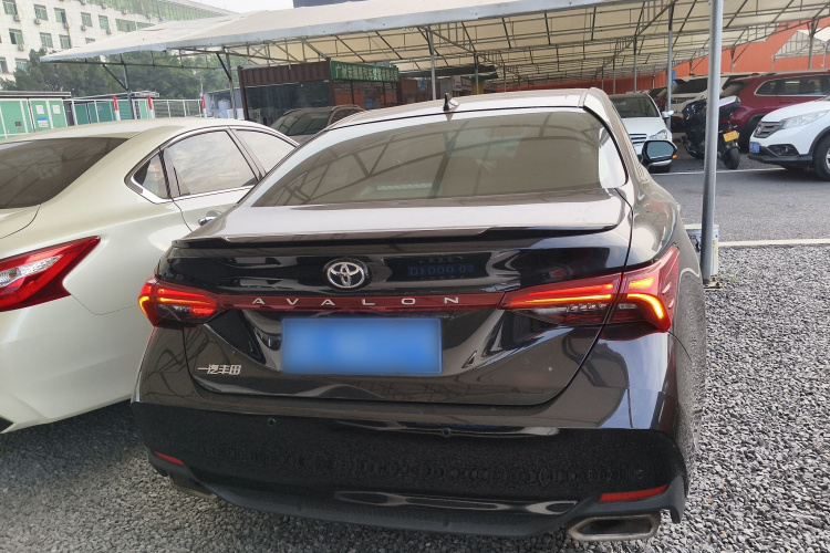 Toyota Avalon 2023 car image #3