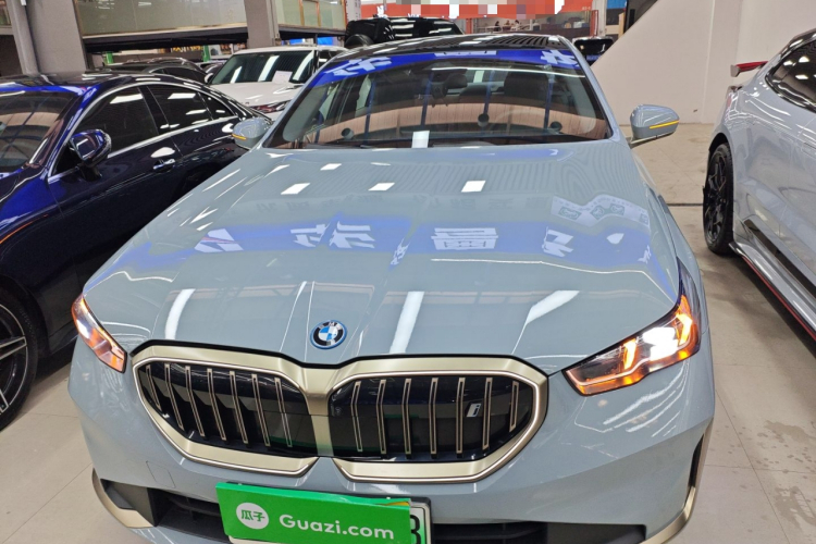 BMW i5 2024 immagine di auto #3