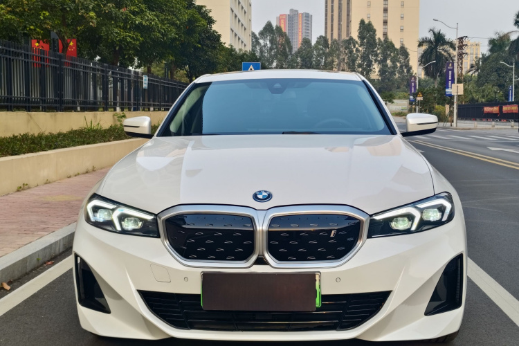 BMW i3 2024 car image #3