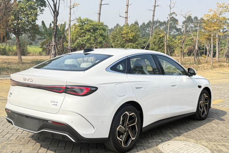 BYD Seal 06 New Energy 2025 car image #3