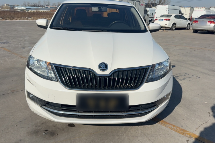 Skoda Rapid 2018 car image #3