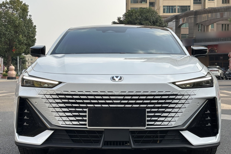 Changan UNI-V 2023 car image #3