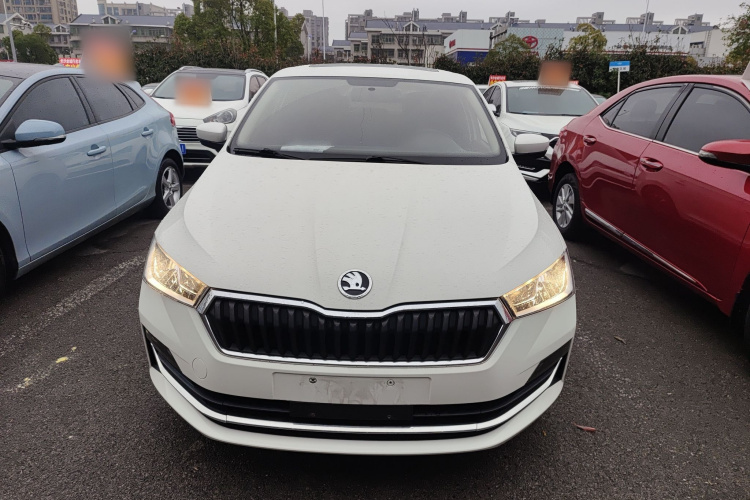 Skoda Rapid Spaceback 2021 car image #3