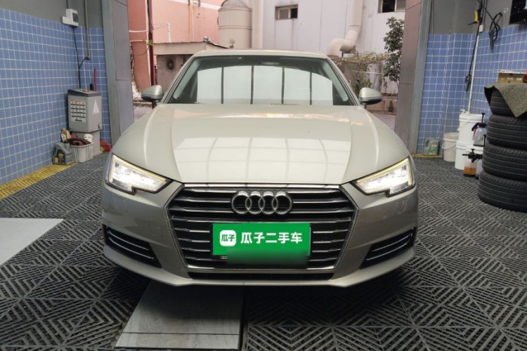 Audi A4L 2018 car image #3