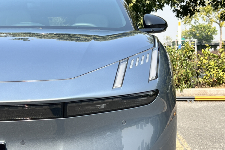 Lynk & Co 2025 car image #3