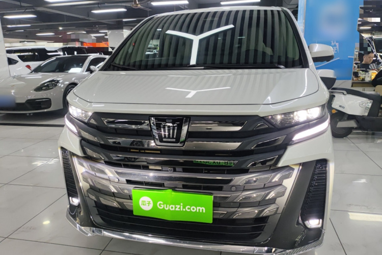 Toyota Vellfire 2024 car image #3