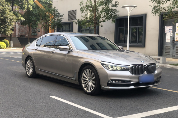 BMW 7 Series 2018 car image #3