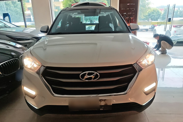 Hyundai ix25 2017 car image #3