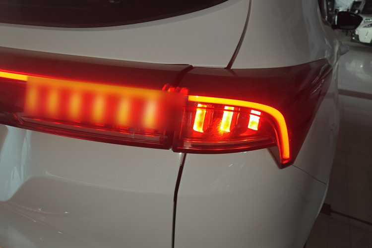 X70 PLUS 2022 car image #3