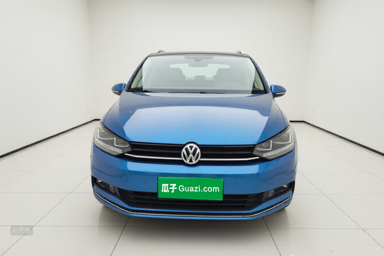 Volkswagen Touran 2019 car image #3