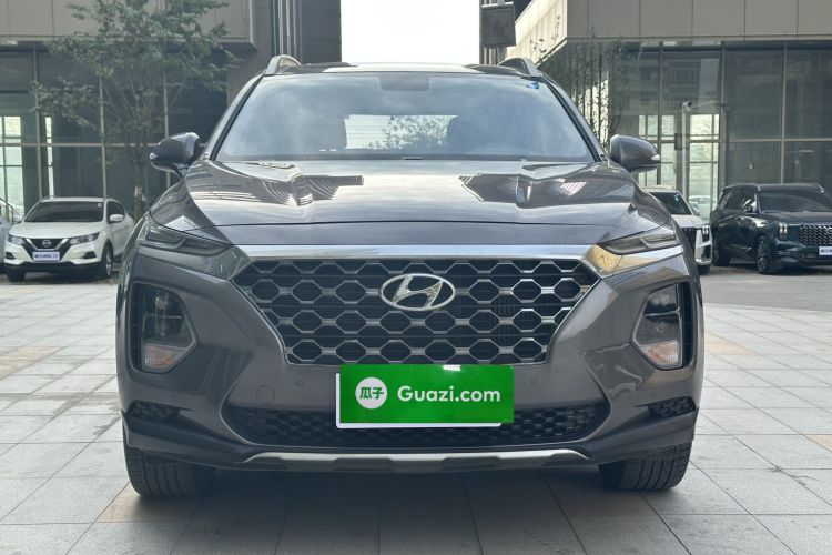 Hyundai Santa Fe 2022 car image #3
