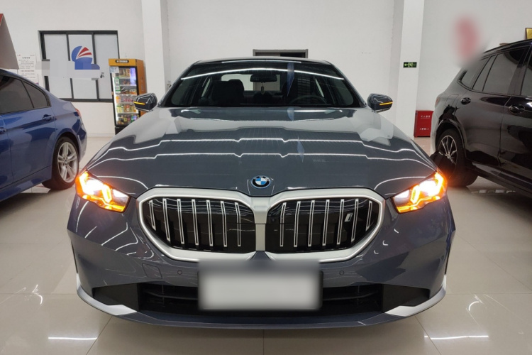 BMW i5 2025 car image #3