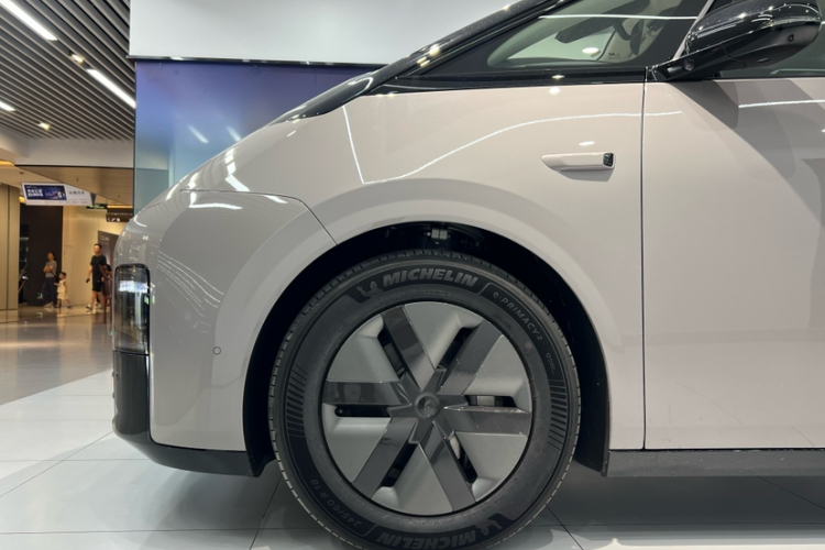 理想汽车 理想MEGA 2025 汽车图片 #3