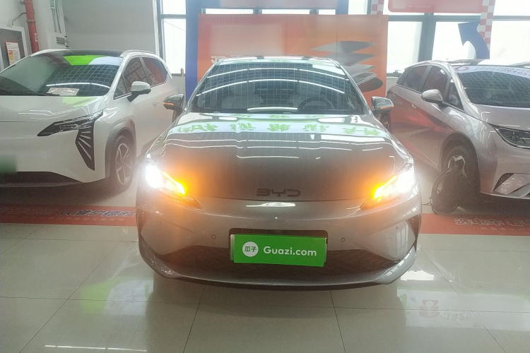 BYD Seal 05 DM-i 2025 immagine di auto #3