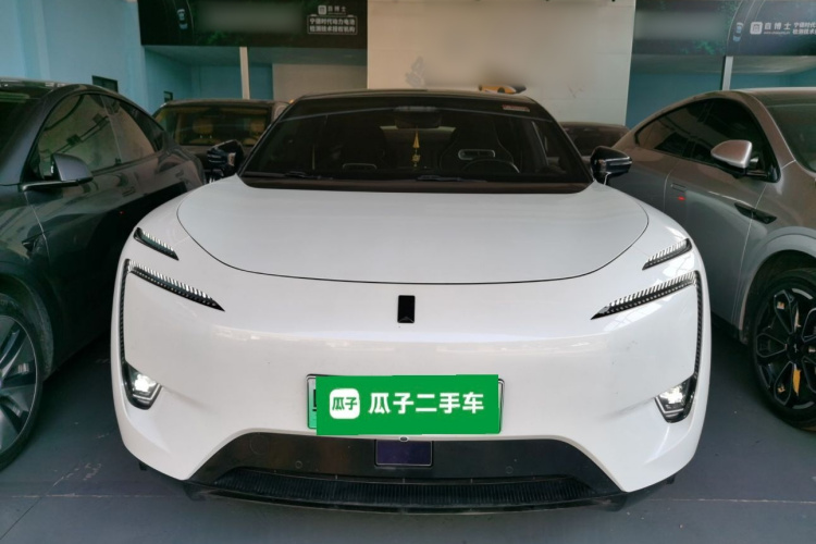 Avatr 11 2023 #3 Avatr 11 2023 car image #3