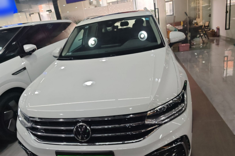 Volkswagen Tiguan L 2023 #3 Volkswagen Tiguan L 2023 car image #3