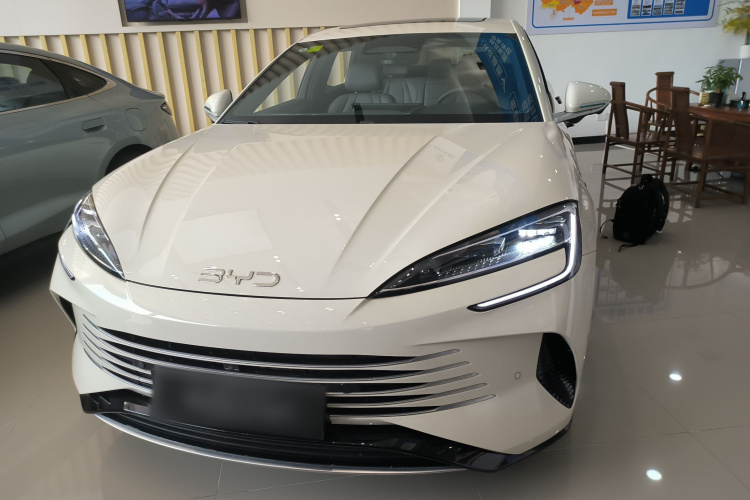 BYD Seal 07 DM-i 2025 car image #3