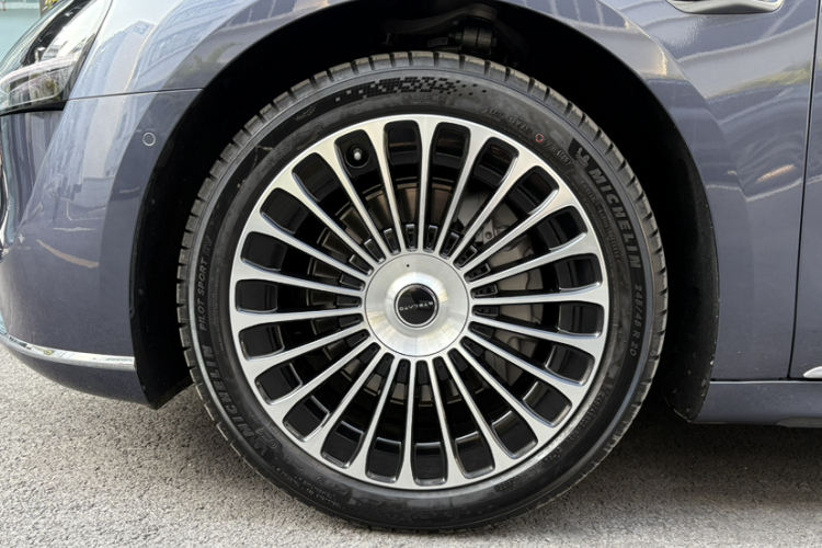 HongQi 2025 car image #3