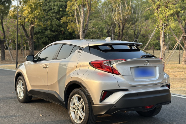 Toyota C-HR 2022 car image #3