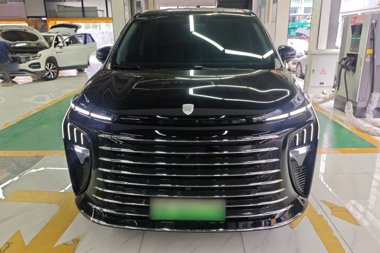 Forthing V9 2025 car image #3