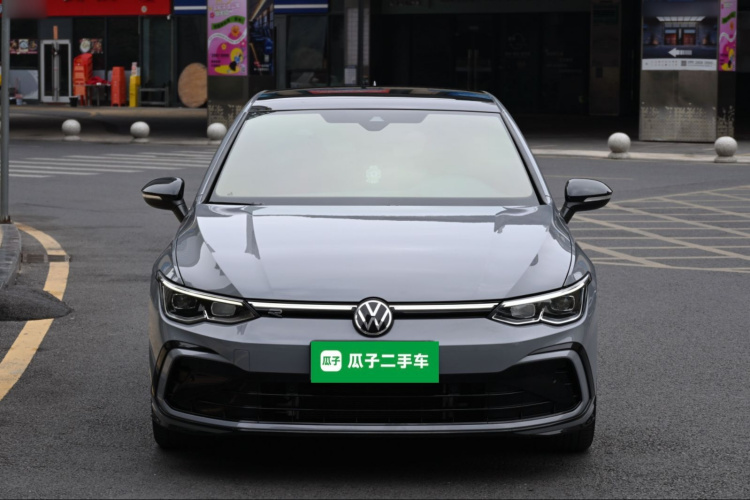 Volkswagen Golf 2022 car image #3