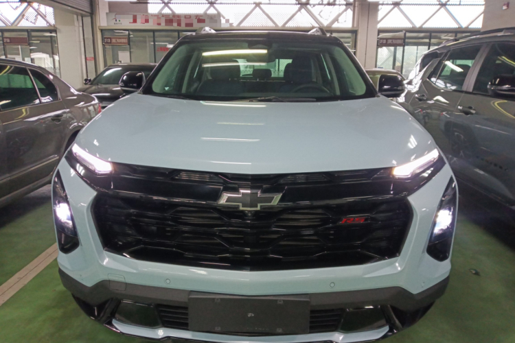 Chevrolet Equinox Plus 2025 car image #3