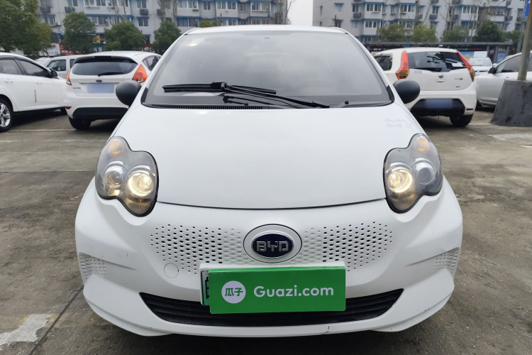 BYD e1 2021 car image #3